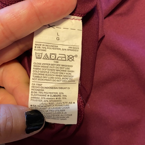 Large Old Navy go dry leggings maroon - Picture 4 of 5